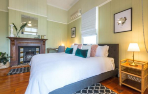  99 Kirkland Bed & Breakfast  Брисбен